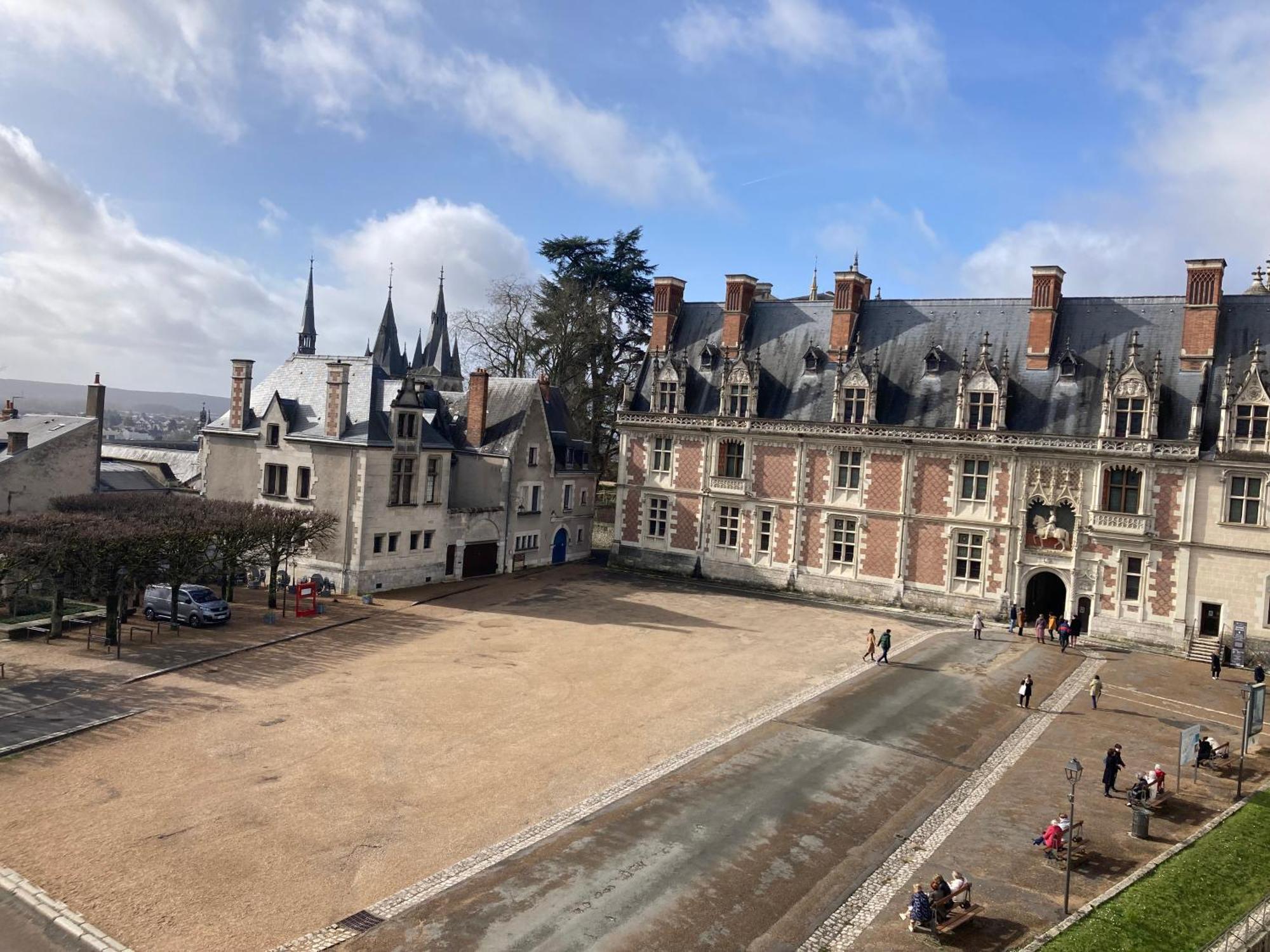 Apartamento Un Sejour Royal Au Calme Blois Exterior foto